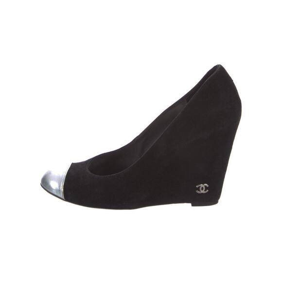 Chanel Black Suede Interlocking CC Cap Toe Wedge Heels Pumps Size 40.5 - Picture 1 of 7
